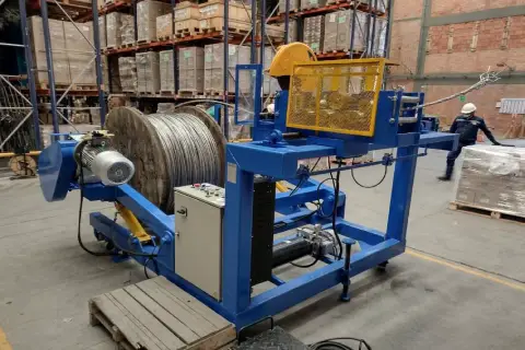 MAQUINA CON CILINDROS HIDRAULICOS (1)