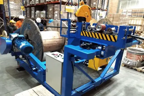 MAQUINA CON CILINDROS HIDRAULICOS